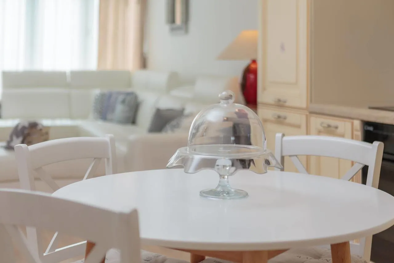 Shabby Apartment Leni Σπλιτ