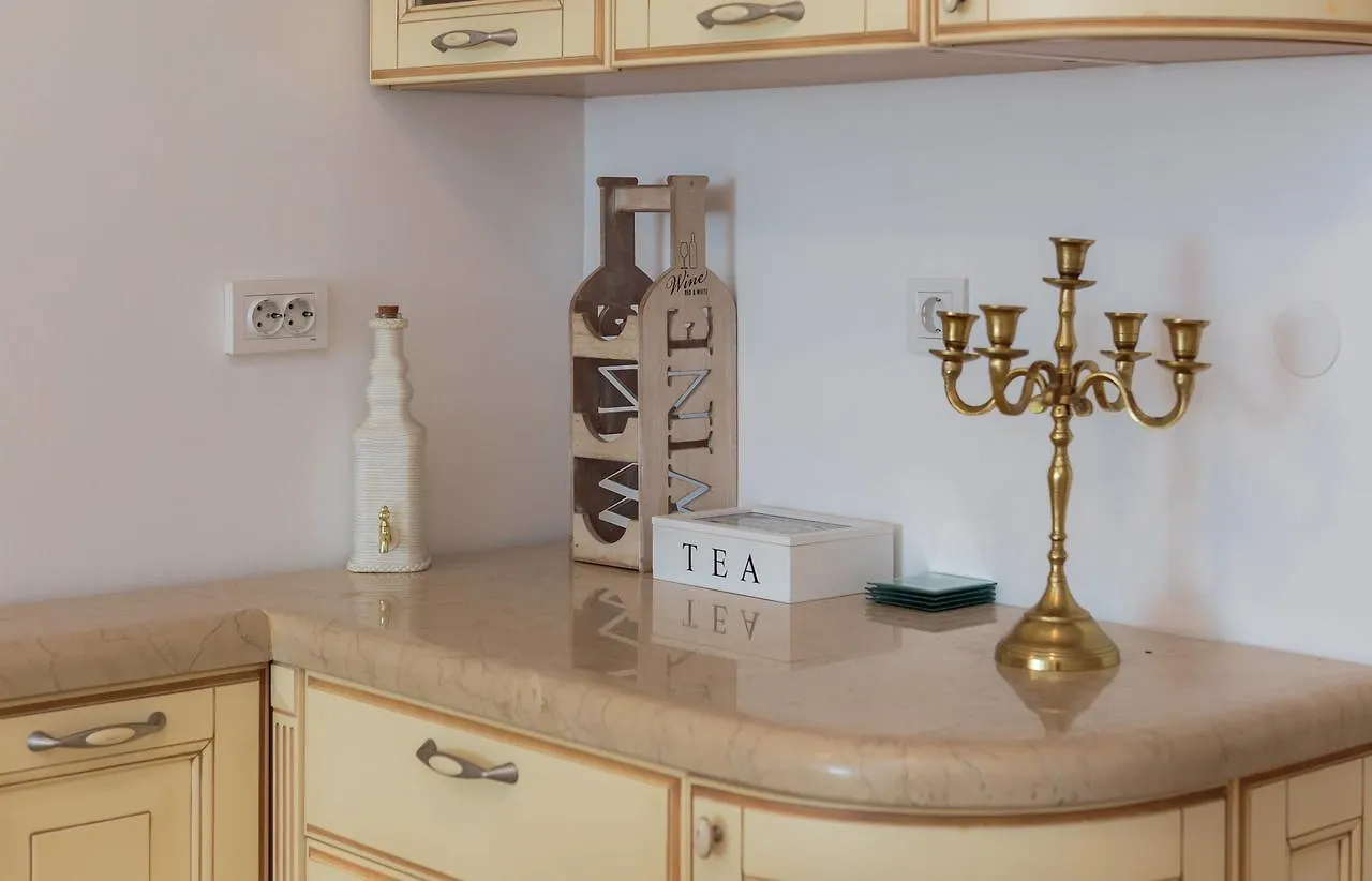 Shabby Apartment Leni Σπλιτ