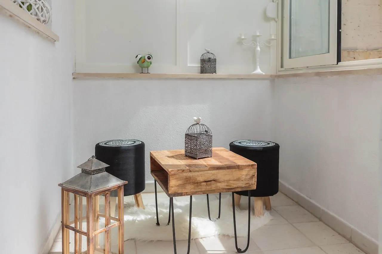 Shabby Apartment Leni Σπλιτ