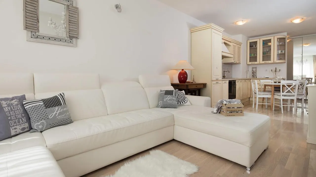 Shabby Apartment Leni Σπλιτ